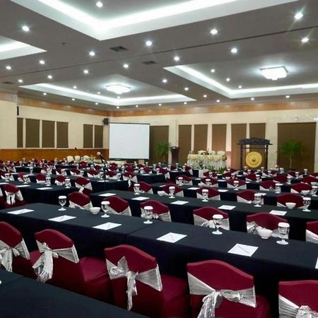 Grand Cempaka Business Hotel Джакарта Экстерьер фото