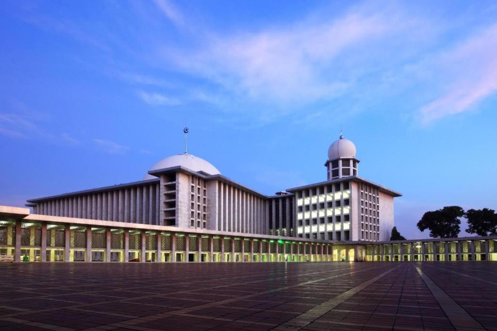 Grand Cempaka Business Hotel Джакарта Экстерьер фото