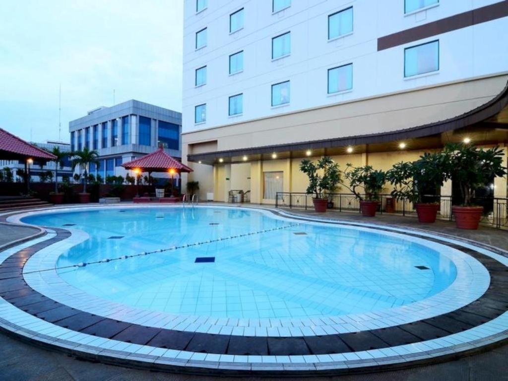 Grand Cempaka Business Hotel Джакарта Экстерьер фото