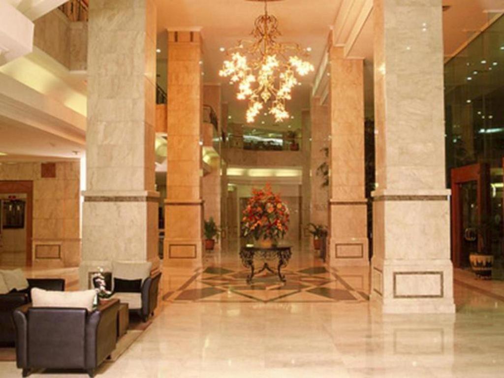 Grand Cempaka Business Hotel Джакарта Экстерьер фото