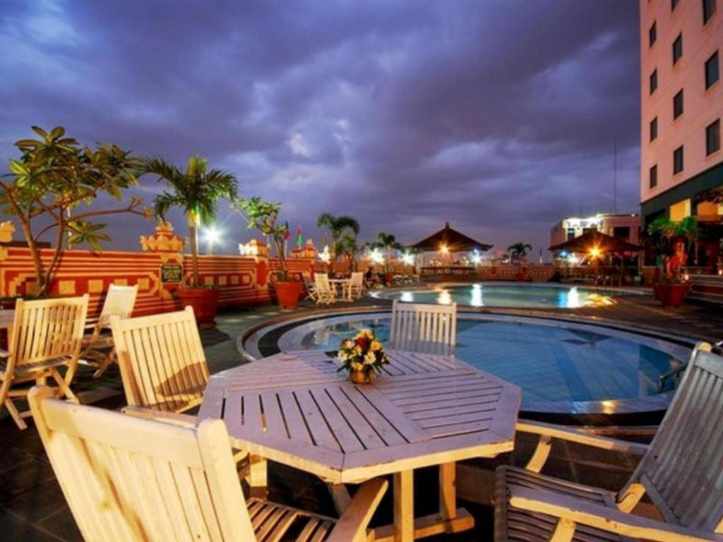 Grand Cempaka Business Hotel Джакарта Экстерьер фото