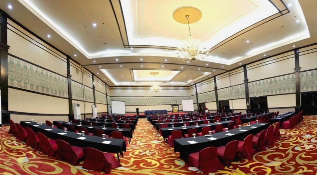 Grand Cempaka Business Hotel Джакарта Экстерьер фото