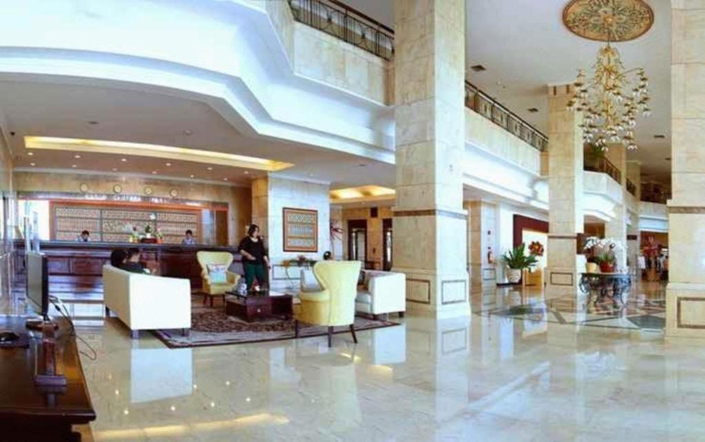 Grand Cempaka Business Hotel Джакарта Экстерьер фото