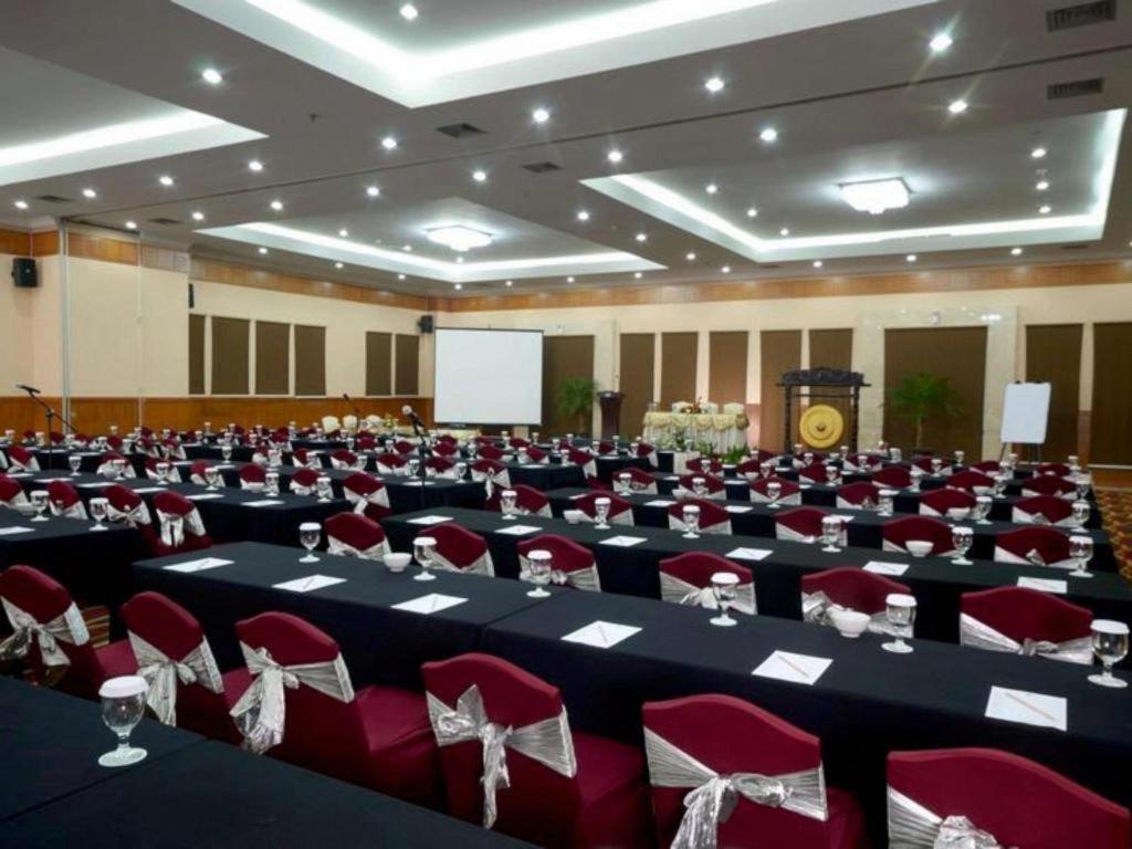 Grand Cempaka Business Hotel Джакарта Экстерьер фото